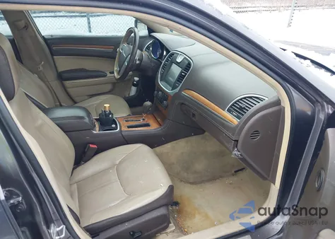 2013 Chrysler 300C Luxury Series Awd z USA, uszkodzony, nr VIN 2C3CCASTXDH590974